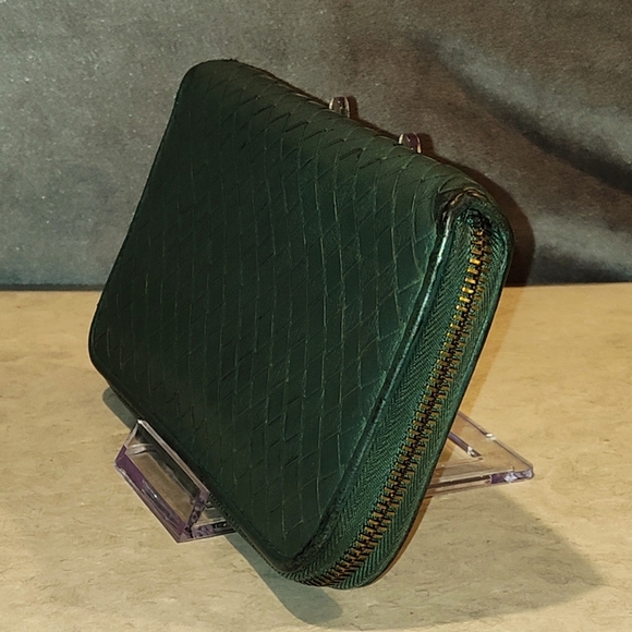 BOTTEGA VENETA INTRECCIATO GREEN CALF SKIN WOVEN LEATHER FULL ZIP LONG WALLET - Picture 2 of 12